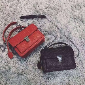 Дамски мини чанти с имитация на крододилска кожа няколко варианта за всеки стил на обличане: червен, черен, зелен, розов