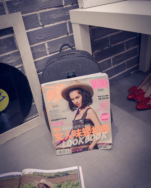 Дамски мини раници в няколко цвята черни, розови, светлозелени сиви от изкуствена кожа и с мека повърхност