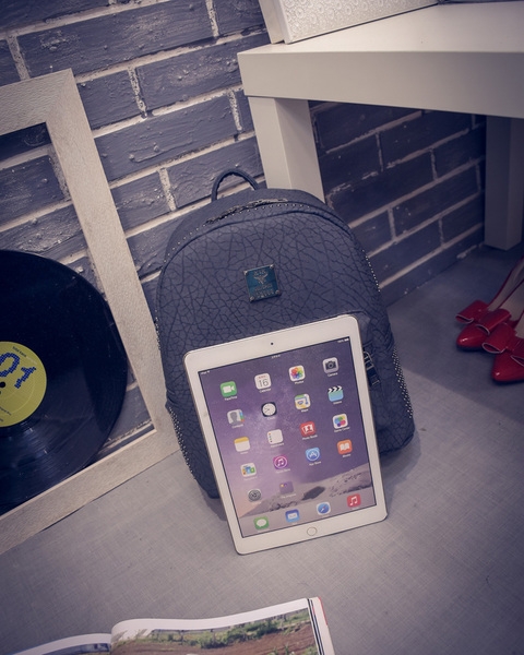 Дамски мини раници в няколко цвята черни, розови, светлозелени сиви от изкуствена кожа и с мека повърхност