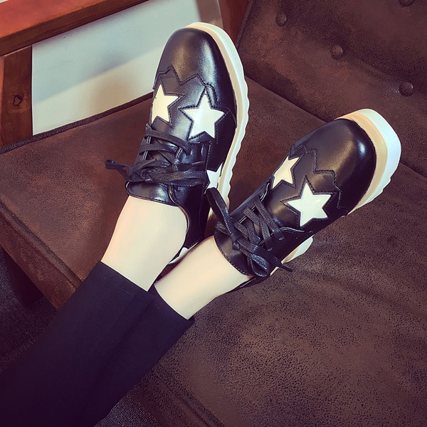 Дамски обувки кожени и лачени на ниска платфора