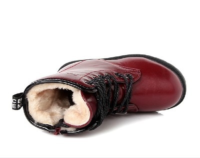 παιδικές μπότες για αγόρια και κορίτσια σε  μαύρο και  κόκκινο μπορντό χρώμα από τεχνητό δέρμα