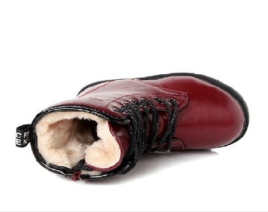 παιδικές μπότες για αγόρια και κορίτσια σε  μαύρο και  κόκκινο μπορντό χρώμα από τεχνητό δέρμα