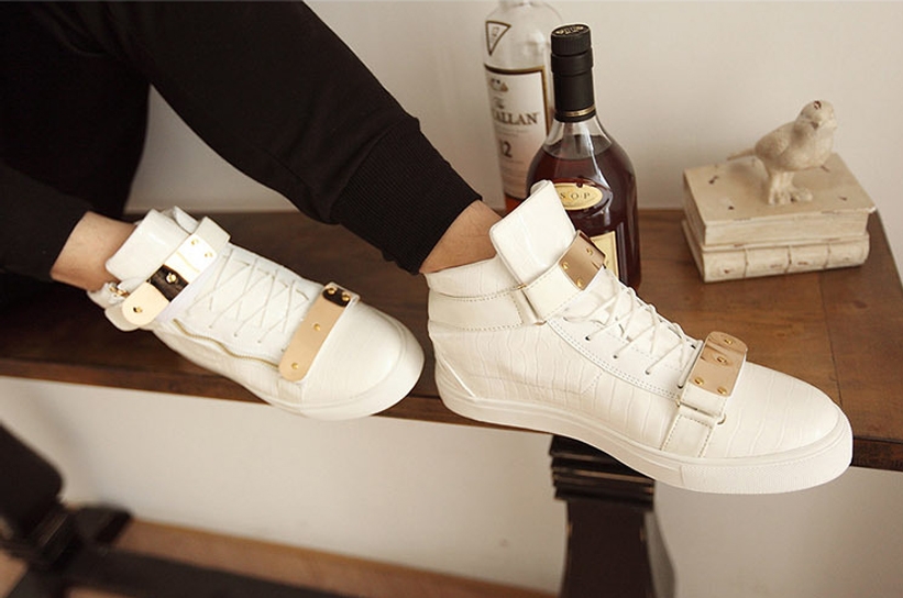 Дамски лачени кецове в черно