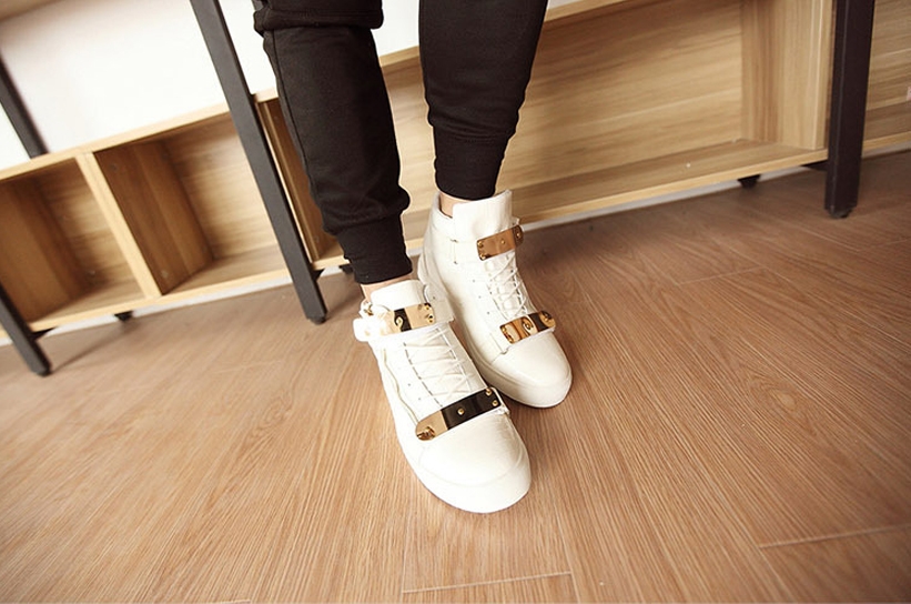 Дамски лачени кецове в черно