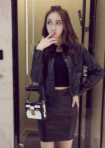 Οι γυναίκες που δερμάτινο μπουφάν και δερμάτινα φούστα: Ροζ και Μαύρο χρώμα