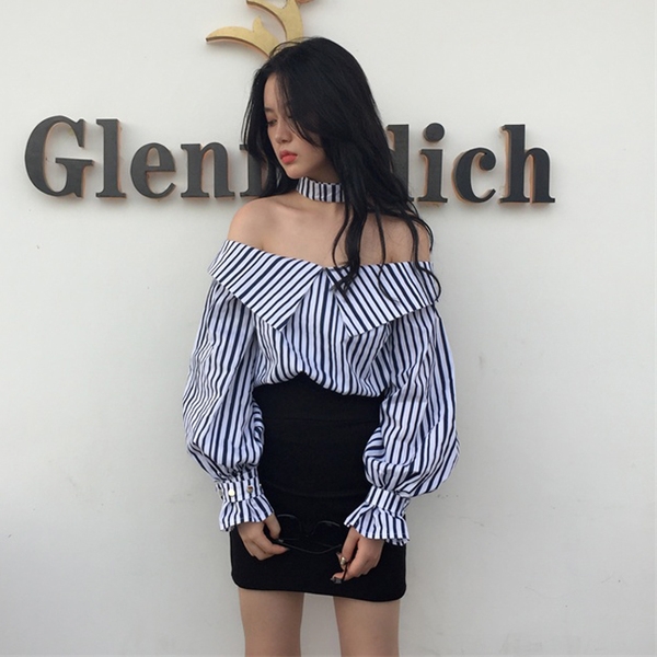 Дамска риза с широки ръкави без презрамки бяло и синьо райе