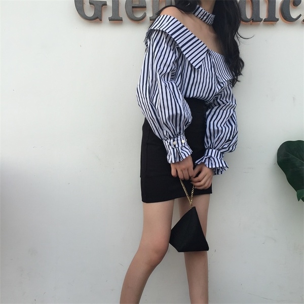 Дамска риза с широки ръкави без презрамки бяло и синьо райе