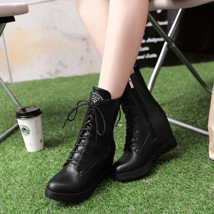 Елегантни дамски кожени боти с вътрешна платформа и връзки в червен и черен цвят