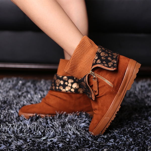 Дамски велурени боти в черен, червен и кафяв цвят подвиващи се с вътрешна декорация