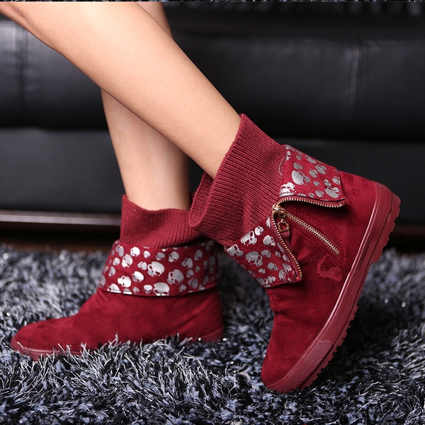 Дамски велурени боти в черен, червен и кафяв цвят подвиващи се с вътрешна декорация