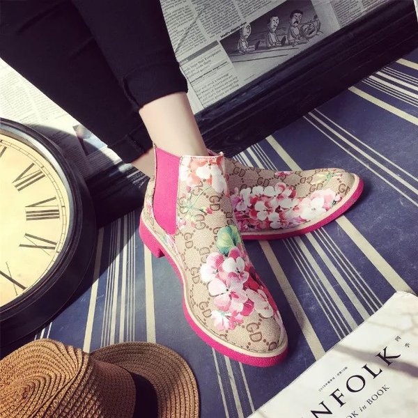 Дамски боти с флорални мотиви в черен, розов и лилав цвят 