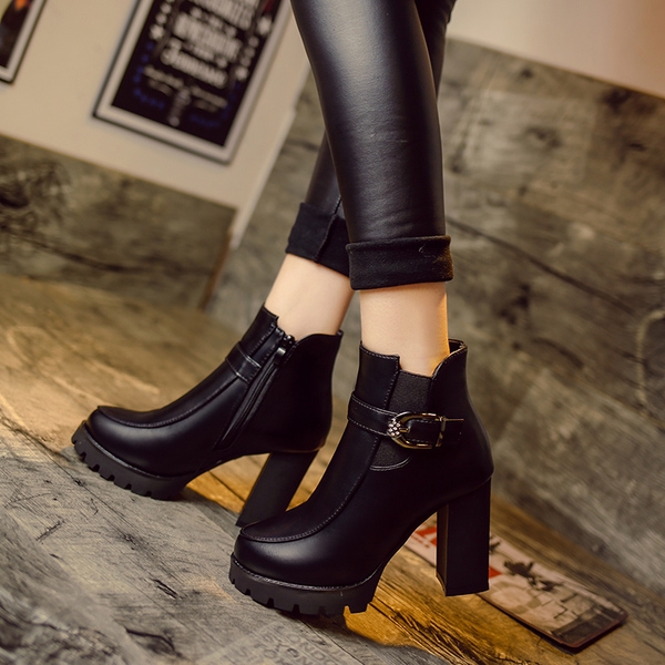 Дамски кожени боти на ток в черен, червен и сив цвят и в 4 модела - с пух, с каишка, с цип, с метална декорация