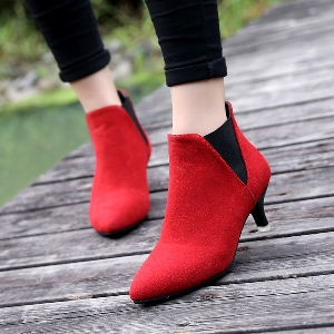 Κομψές γυναικείες σουέτ μπότες με λεπτό τακούνι σε μαύρο, κόκκινο και καφέ χρώμα