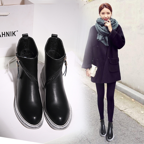 Стилни кожени дамски боти със страничен цип в черен цвят