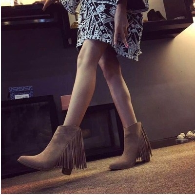 Дамски стилни боти от еко кожа на висок ток с ресни в черен и бежов цвят