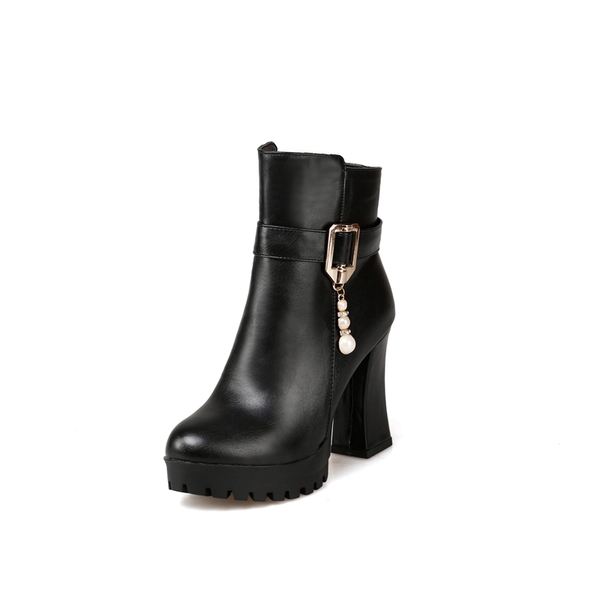 Дамски кожени боти с метална декорация на висок ток в черен, бял и бежов цвят