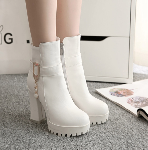 Дамски кожени боти с метална декорация на висок ток в черен, бял и бежов цвят