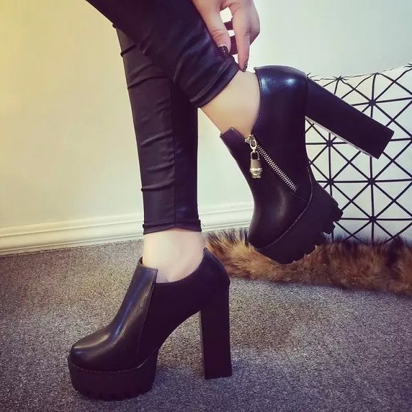 Дамски боти на висок ток - непромокаеми, в черен, сив и червен цвят в няколко модела - с цип, с каишка, ластични, с връзки