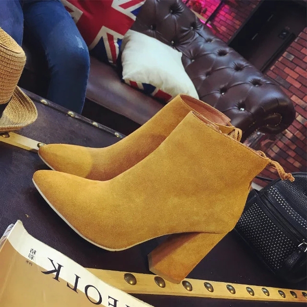 Дамски велурени боти на висок дебел ток в черен и бежов цвят - водоустойчиви