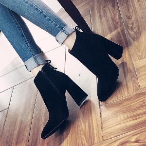 Γυναικείες μπότες  με ψηλά τακούνια σε μαύρο και μπεζ χρώμα - αδιάβροχα