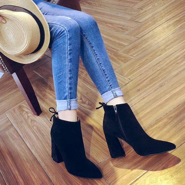 Дамски велурени боти на висок дебел ток в черен и бежов цвят - водоустойчиви