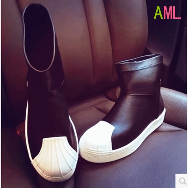 Дамски гумени боти в черен и бял цвят - противоплъзгащи и дишащи