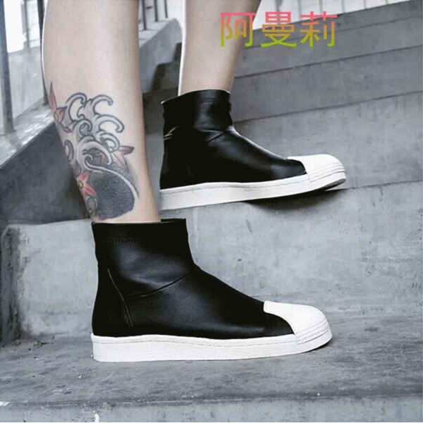 Дамски гумени боти в черен и бял цвят - противоплъзгащи и дишащи