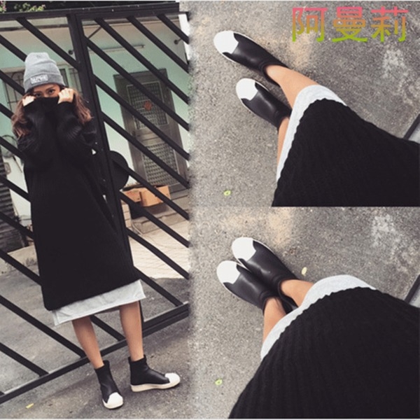 Дамски гумени боти в черен и бял цвят - противоплъзгащи и дишащи