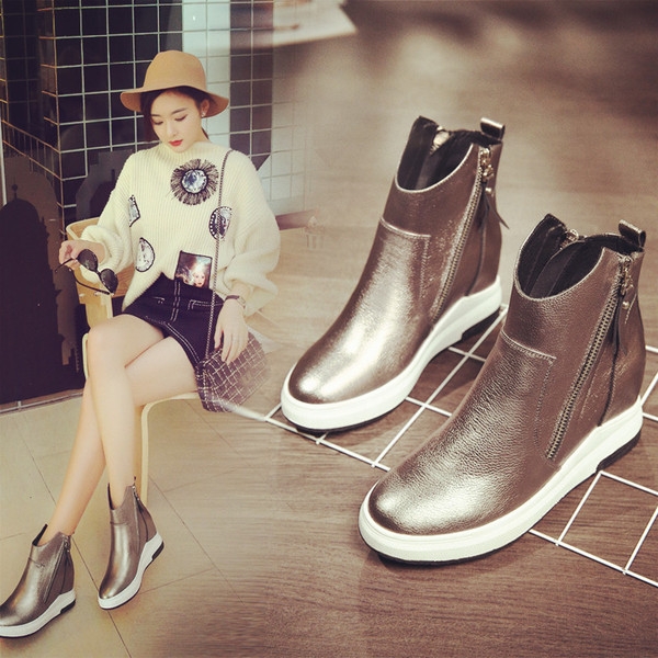 Дамски стилни боти с вътрешна платформа в сребърен и черен цвят и страничен цип и водоустойчиви