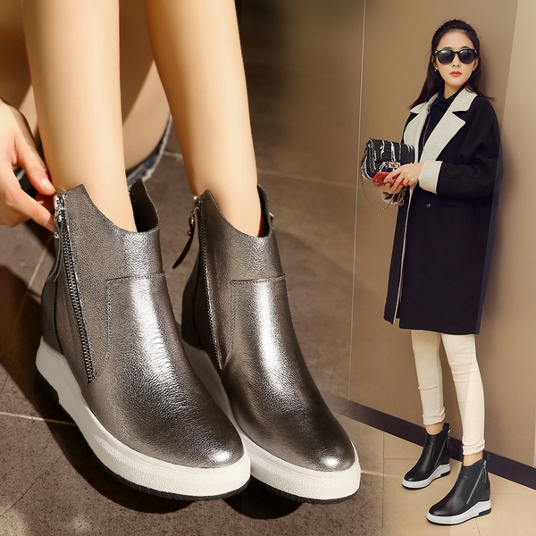 Дамски стилни боти с вътрешна платформа в сребърен и черен цвят и страничен цип и водоустойчиви
