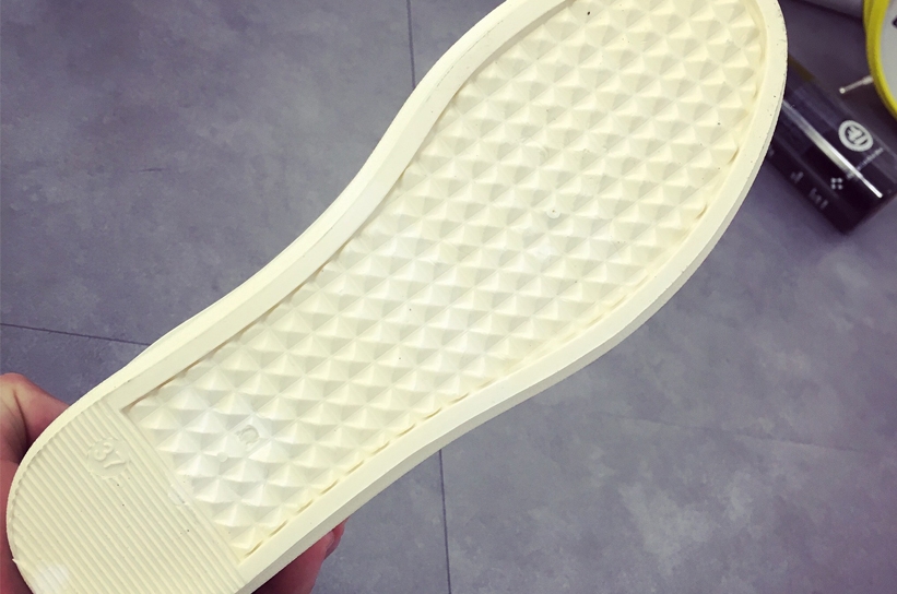 Кецове Gala в Черно