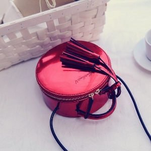 Дамска модерна лъскава кръгла чанта в четири свежи модела червен, черен, сребрист