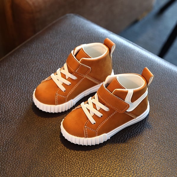 Детски зимни и есенни ниски боти за момчета и момичета с лепки и връзки в три модела - кафяви, червени, черни