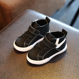 Παιδικές  χαμηλές μπότες για τα αγόρια και τα κορίτσια με Velcro και τους δεσμούς σε τρία μοντέλα - καφέ, κόκκινο, μαύρο χρώμα