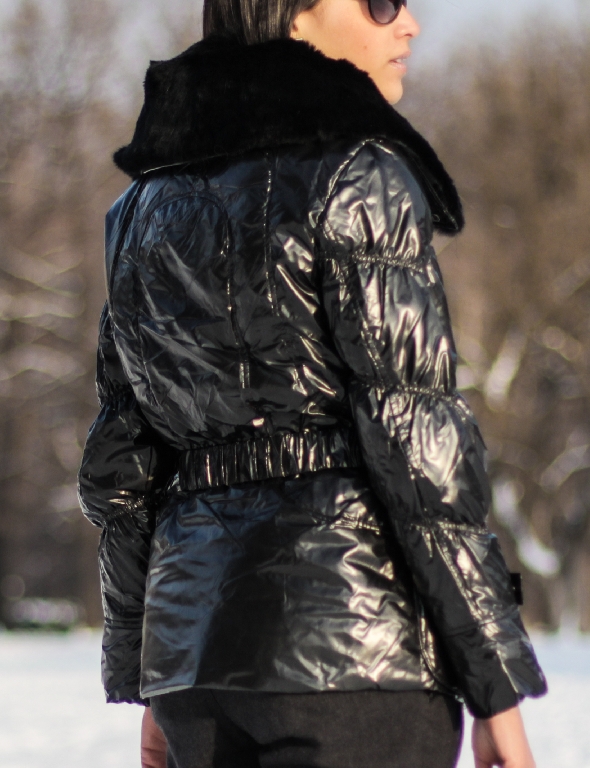 Яке с Гъши Пух в Черно