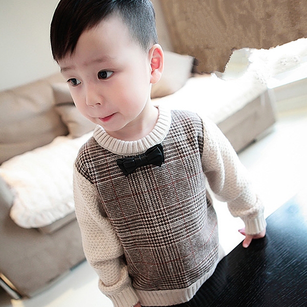 Стилен детски пуловер с папионка в бежов цвят и О-образна яка