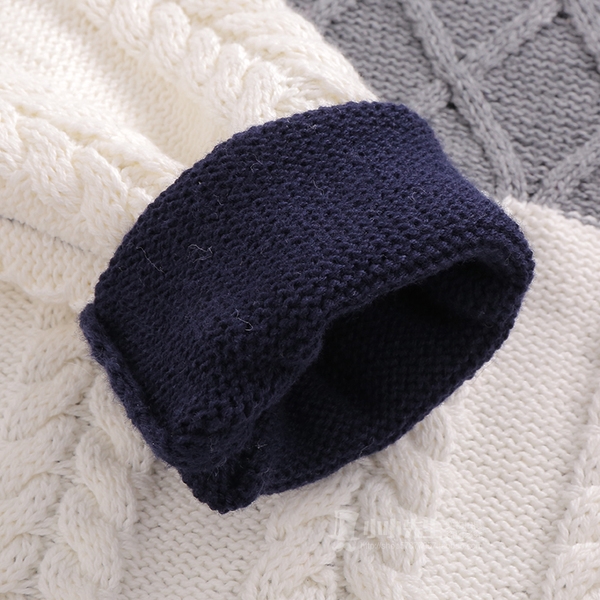 Стилен детски пуловер за момчета в три цвята с О-образна яка