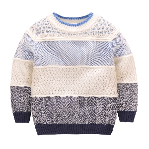 Стилен детски пуловер за момчета в три цвята с О-образна яка