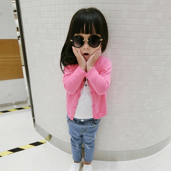 Детски жилетки за момичета с копчета в шест цвята. 