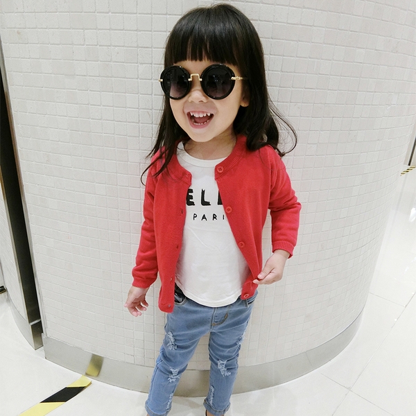 Детски жилетки за момичета с копчета в шест цвята. 