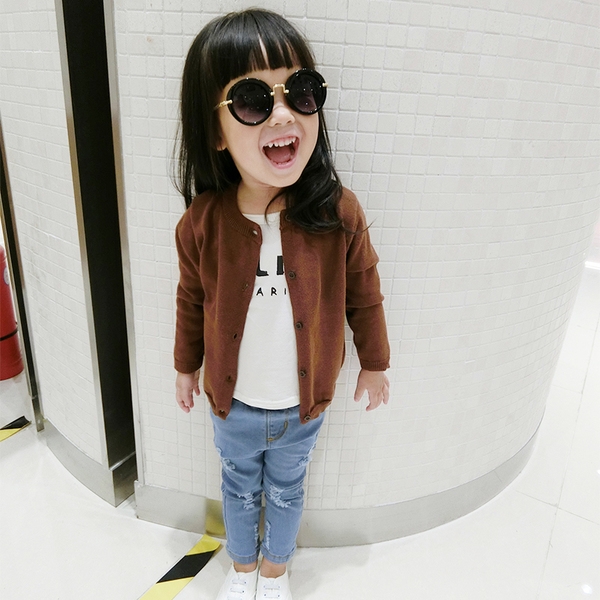 Детски жилетки за момичета с копчета в шест цвята. 