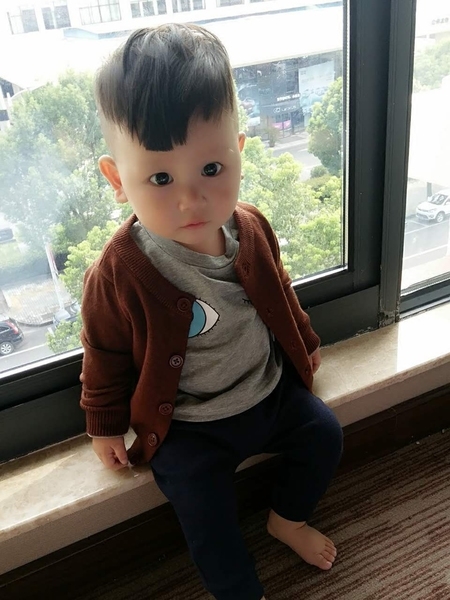 Стилна детска жилетка за момчета с декорация - бродирано пате, в кафяв, сив, червен, черен и син цвят