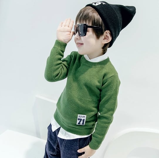 Детски пуловер за момчета тип Слим с О-образна яка в розов, син, зелен, оранжев, черен и виненочервен цвят