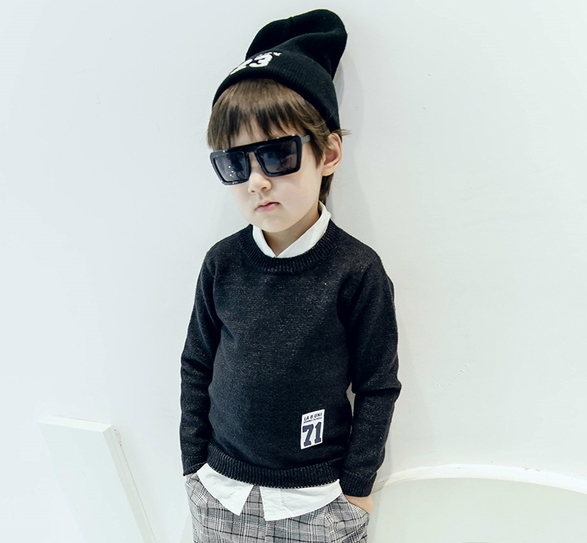 Детски пуловер за момчета тип Слим с О-образна яка в розов, син, зелен, оранжев, черен и виненочервен цвят