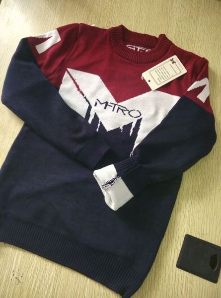 Детски пуловер с О-образно деколте в 4 модела на различни мотиви, в син, тъмносин, зелен, червен цвят