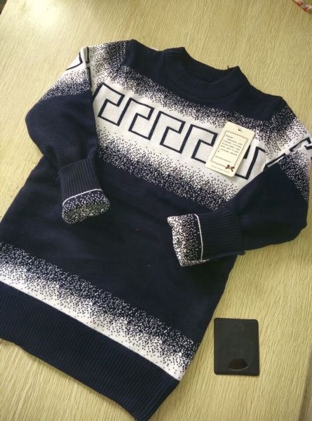 Детски пуловер с О-образно деколте в 4 модела на различни мотиви, в син, тъмносин, зелен, червен цвят