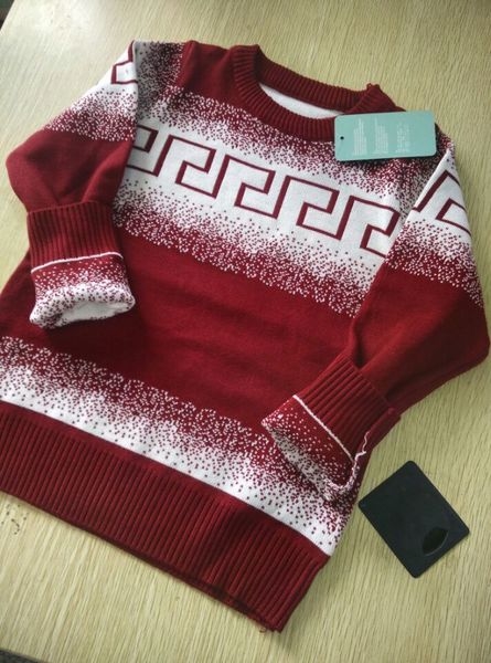 Детски пуловер с О-образно деколте в 4 модела на различни мотиви, в син, тъмносин, зелен, червен цвят