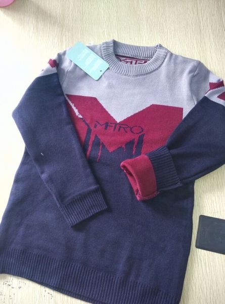 Детски пуловер с О-образно деколте в 4 модела на различни мотиви, в син, тъмносин, зелен, червен цвят