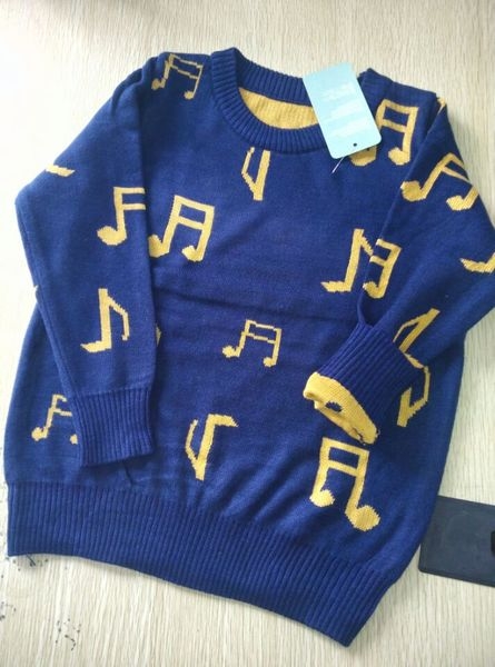 Детски пуловер с О-образно деколте в 4 модела на различни мотиви, в син, тъмносин, зелен, червен цвят