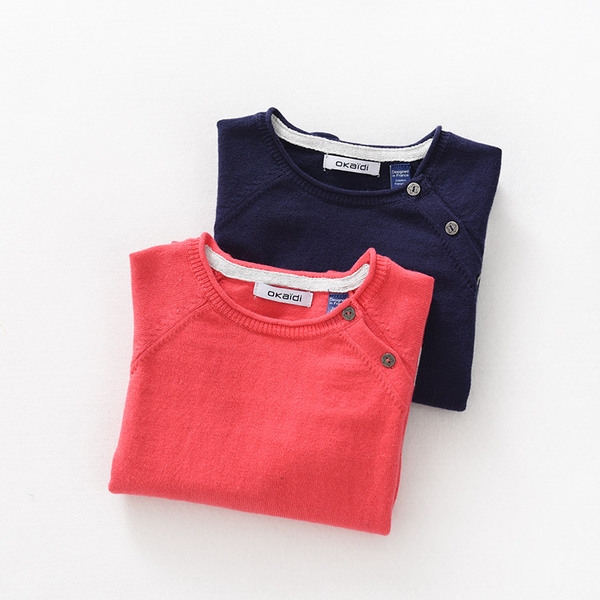 Детски пулове със странични копчета и бродирани звезди на ръкавите в червен и тъмно син цвят с О-образна яка